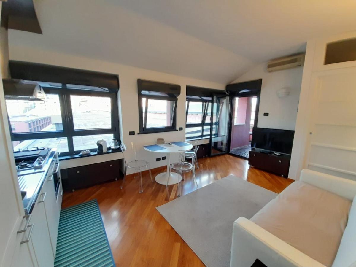 Bilocale Vista Mare Con Terrazzo-Porto Antico- Parcheggio Scontato Apartment Genoa Bagian luar foto