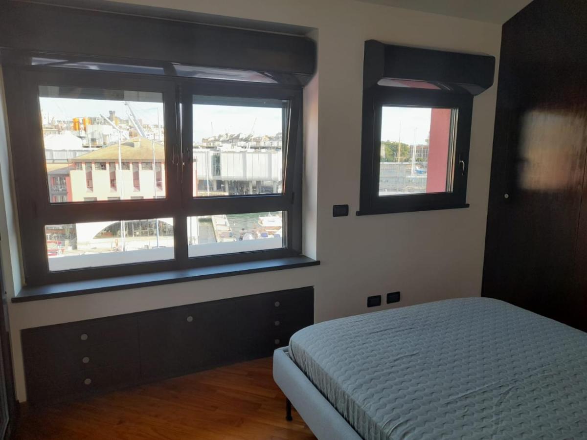 Bilocale Vista Mare Con Terrazzo-Porto Antico- Parcheggio Scontato Apartment Genoa Bagian luar foto