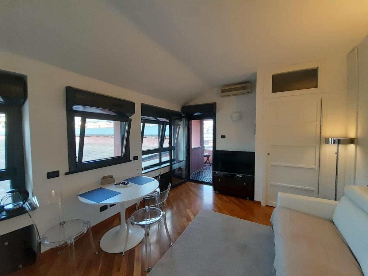 Bilocale Vista Mare Con Terrazzo-Porto Antico- Parcheggio Scontato Apartment Genoa Bagian luar foto