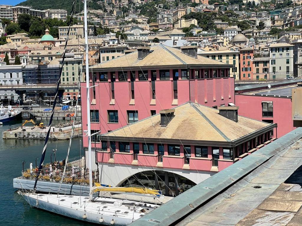 Bilocale Vista Mare Con Terrazzo-Porto Antico- Parcheggio Scontato Apartment Genoa Bagian luar foto