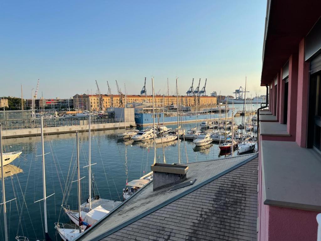 Bilocale Vista Mare Con Terrazzo-Porto Antico- Parcheggio Scontato Apartment Genoa Bagian luar foto