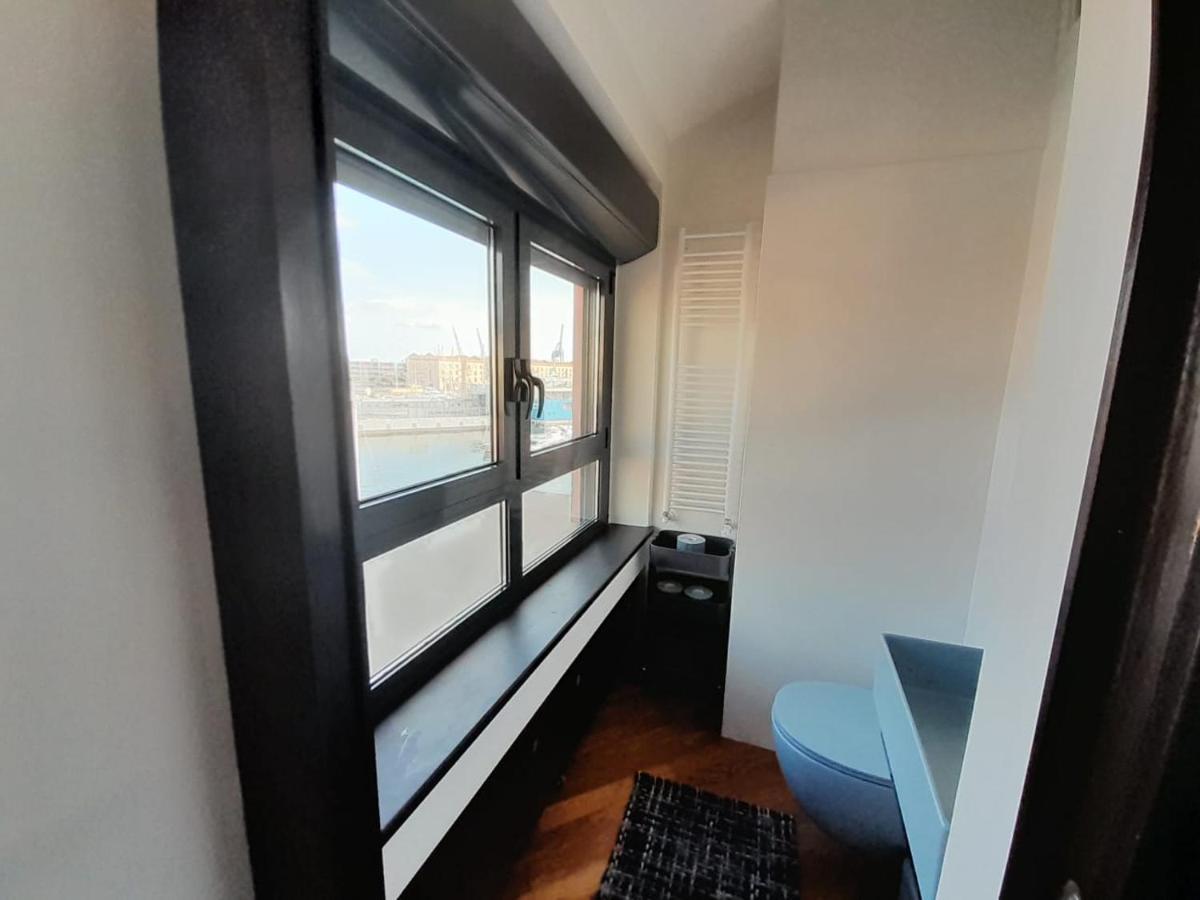 Bilocale Vista Mare Con Terrazzo-Porto Antico- Parcheggio Scontato Apartment Genoa Bagian luar foto