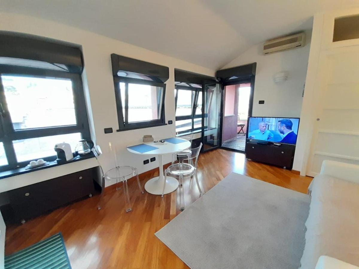 Bilocale Vista Mare Con Terrazzo-Porto Antico- Parcheggio Scontato Apartment Genoa Bagian luar foto