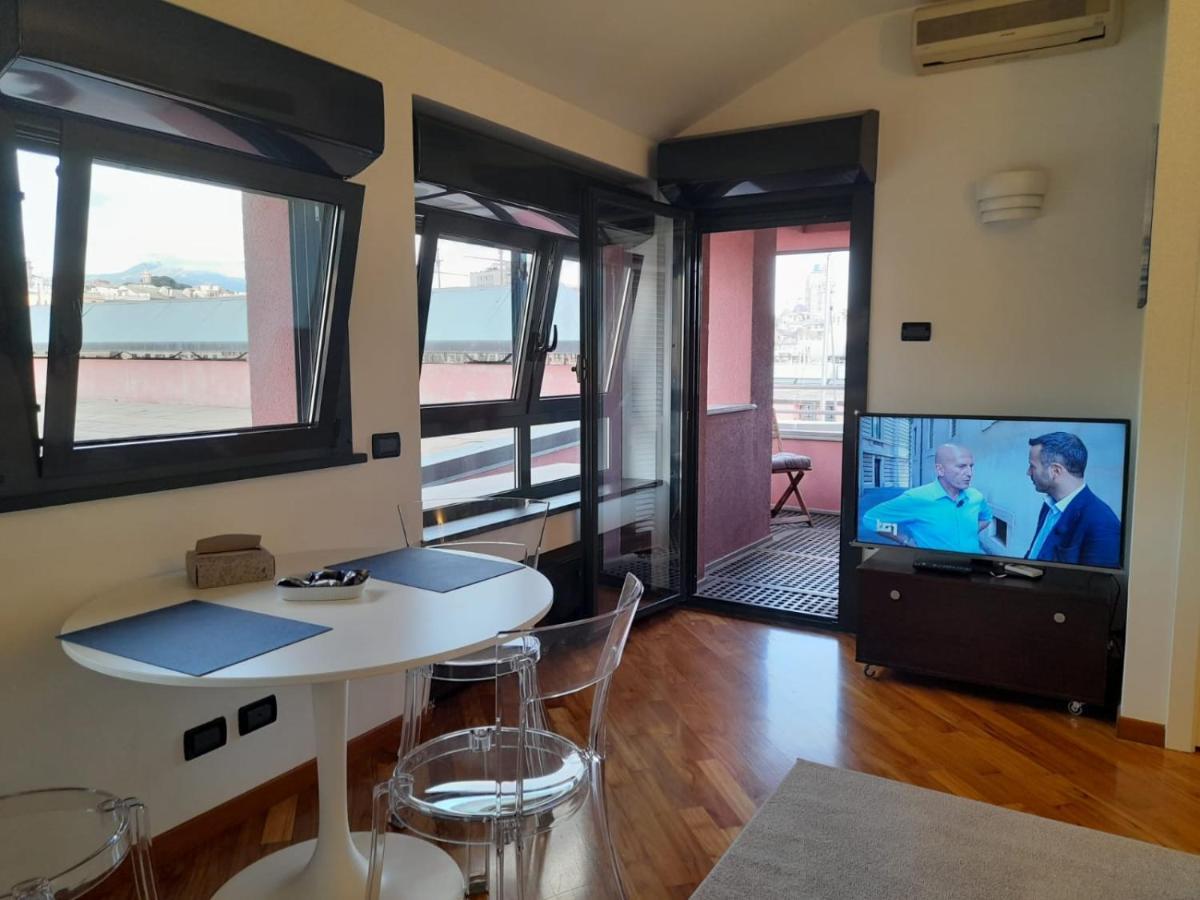 Bilocale Vista Mare Con Terrazzo-Porto Antico- Parcheggio Scontato Apartment Genoa Bagian luar foto