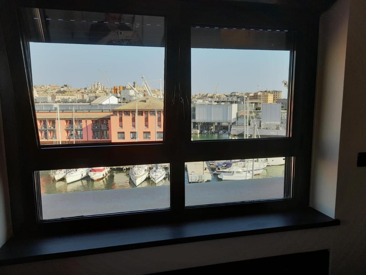 Bilocale Vista Mare Con Terrazzo-Porto Antico- Parcheggio Scontato Apartment Genoa Bagian luar foto